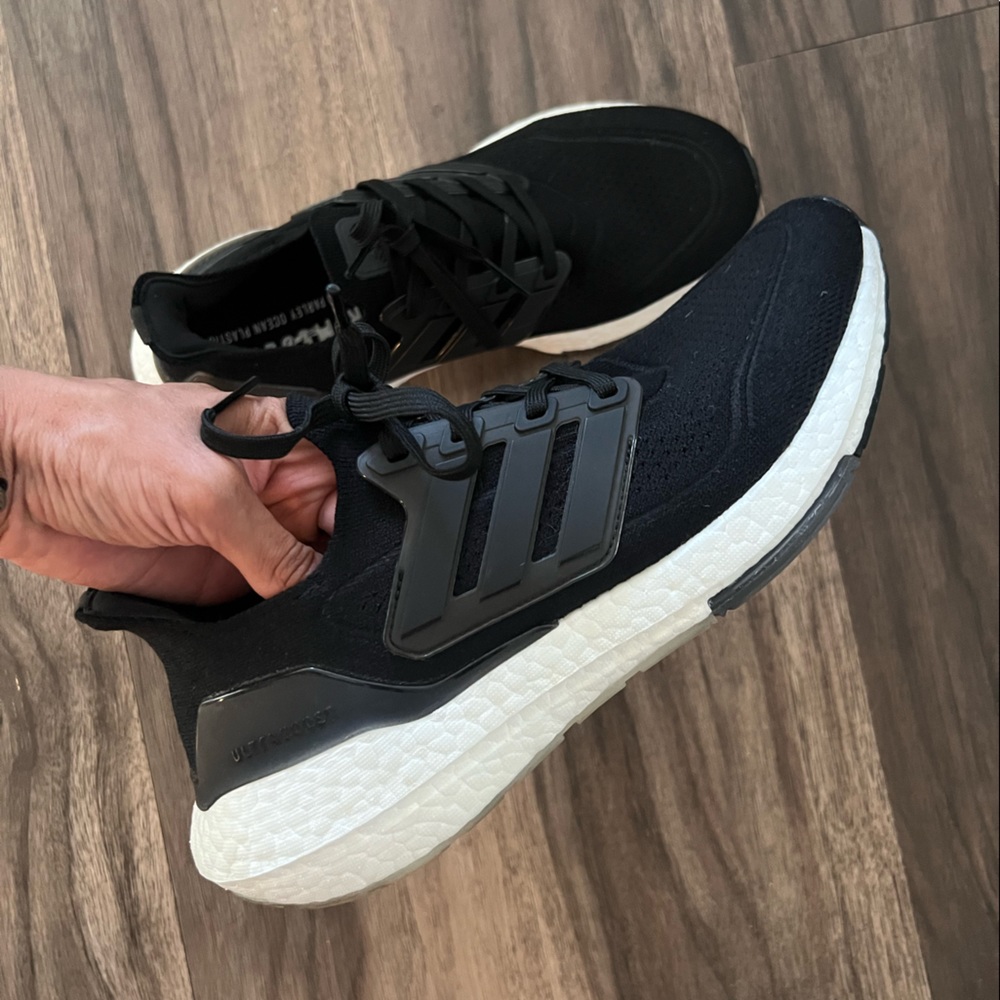 Adidas Ultra Boost 22